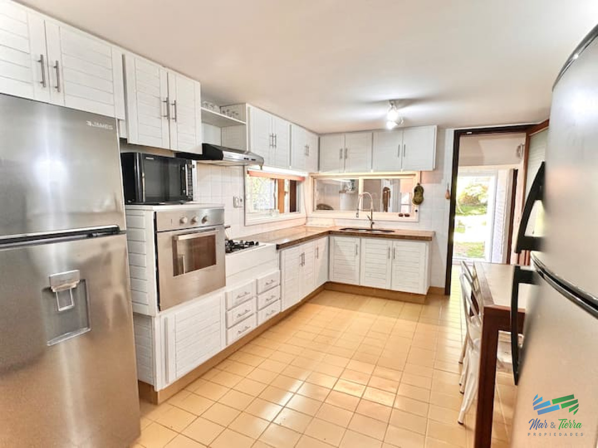 Casa ID.4615 - Mansión 7 dormitorios en Lugano Punta del Este