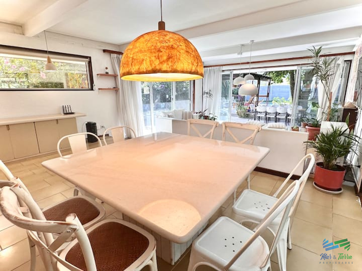 Casa ID.4615 - Mansión 7 dormitorios en Lugano Punta del Este