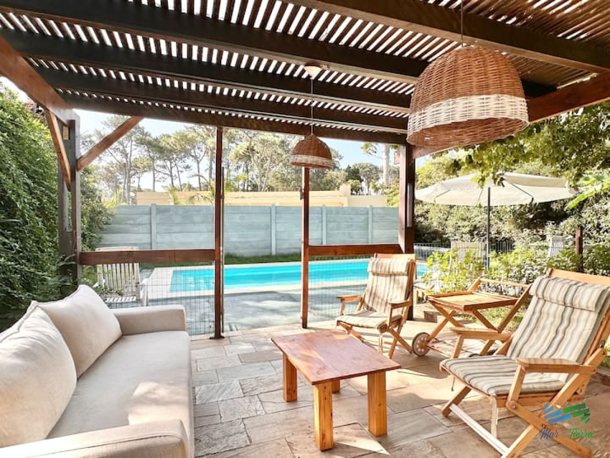 Casa ID.4615 - Mansión 7 dormitorios en Lugano Punta del Este