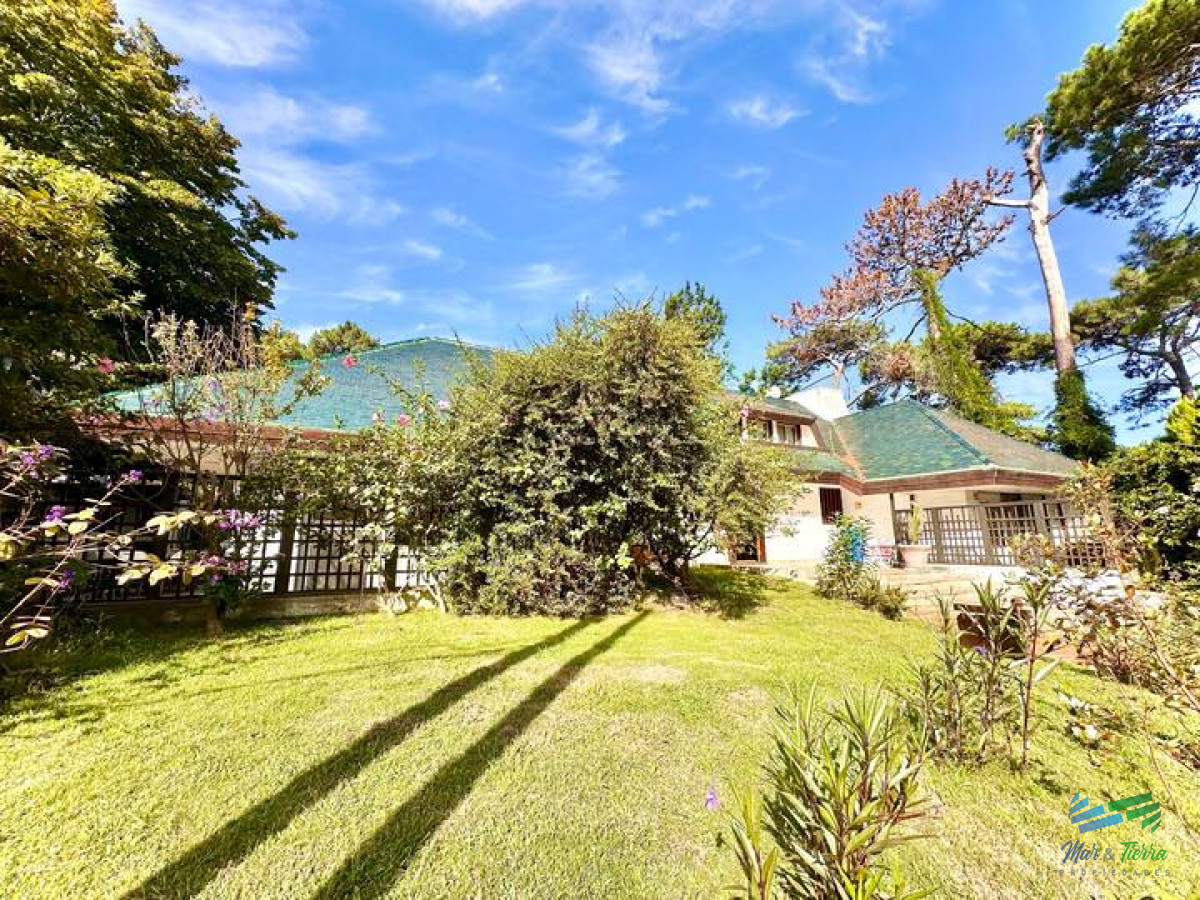 Casa ID.4615 - Mansión 7 dormitorios en Lugano Punta del Este