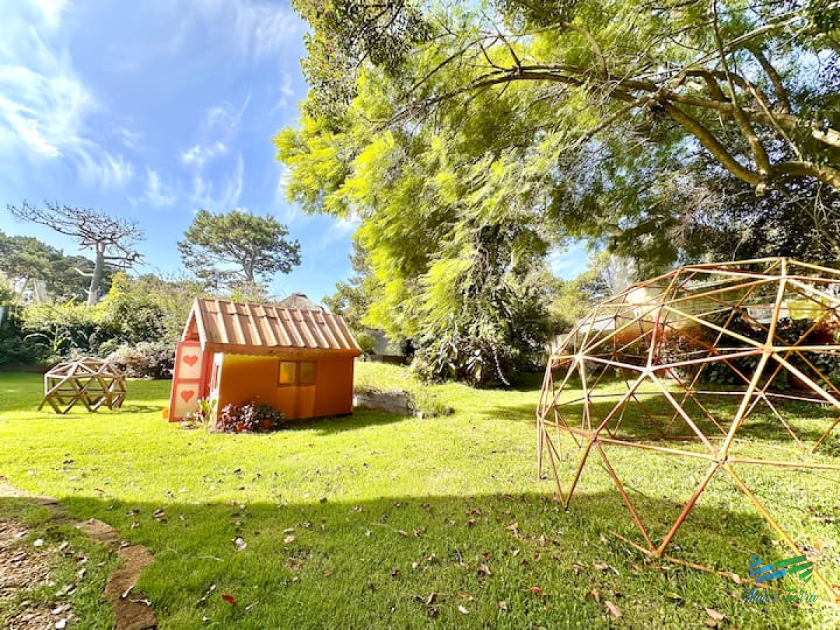 Casa ID.4615 - Mansión 7 dormitorios en Lugano Punta del Este