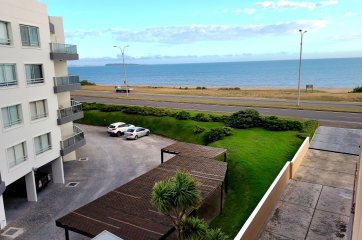 Apartamento 2 dormitorios frente al mar cochera y piscina Playa Mansa Pinares  - Ref : EQP6473