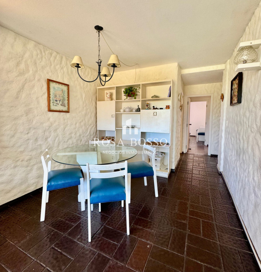 Apartamento ID.9864 - Oportunidad 2 dormitorios con balcón primera línea Playa Mansa 