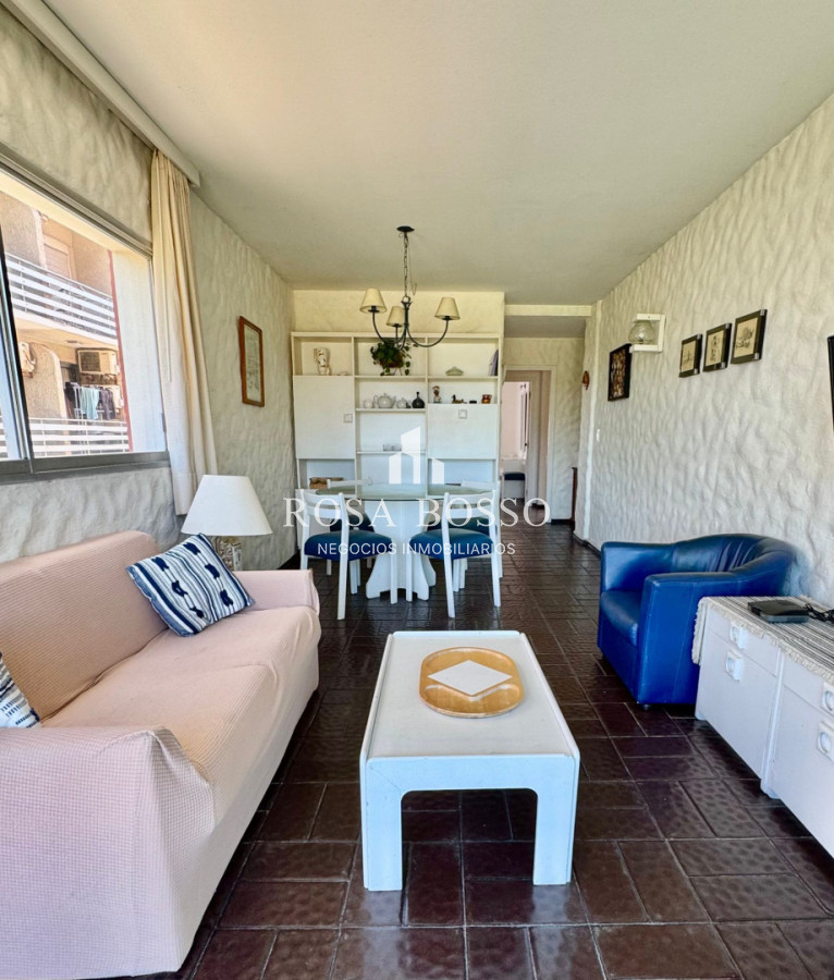 Apartamento ID.9864 - Oportunidad 2 dormitorios con balcón primera línea Playa Mansa 