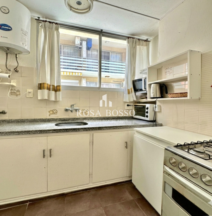 Apartamento ID.9864 - Oportunidad 2 dormitorios con balcón primera línea Playa Mansa 