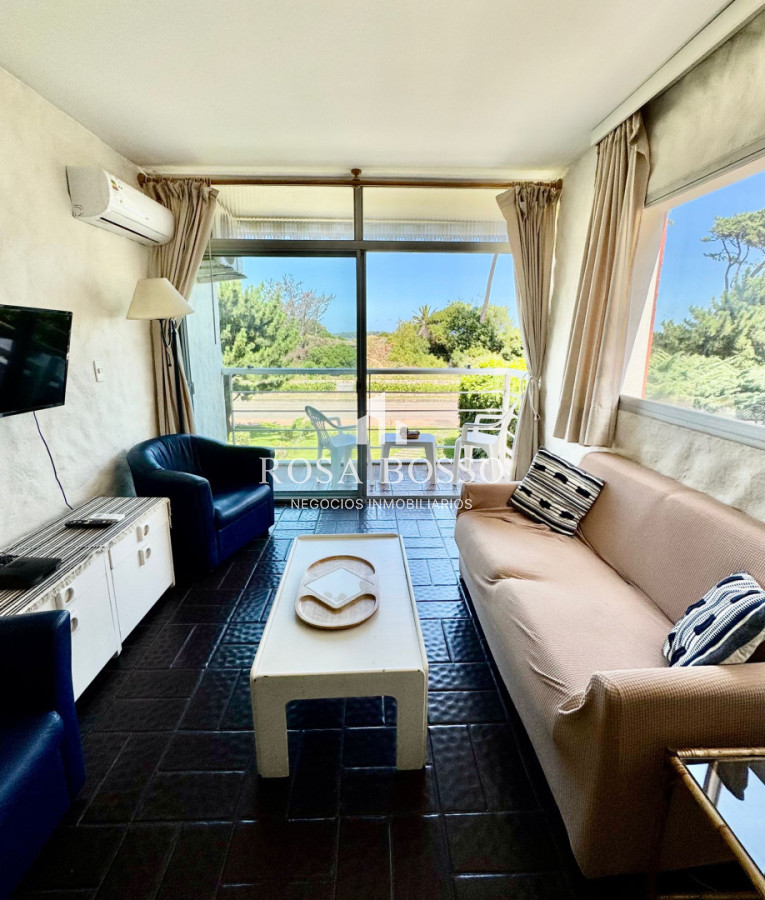 Apartamento ID.9864 - Oportunidad 2 dormitorios con balcón primera línea Playa Mansa 