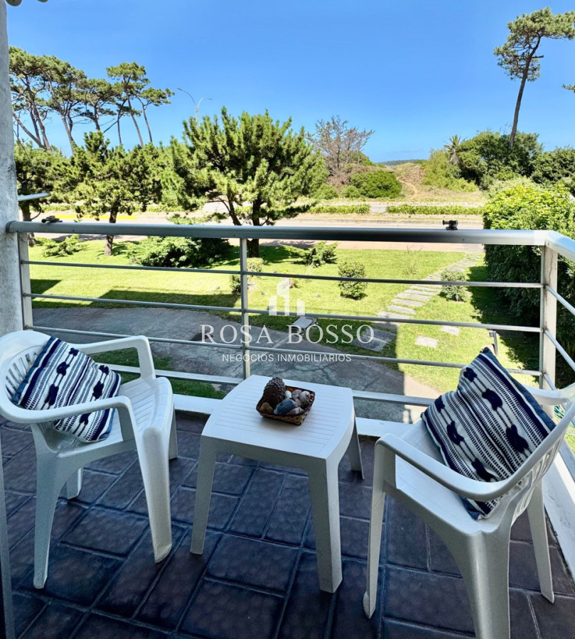 Apartamento ID.9864 - Oportunidad 2 dormitorios con balcón primera línea Playa Mansa 