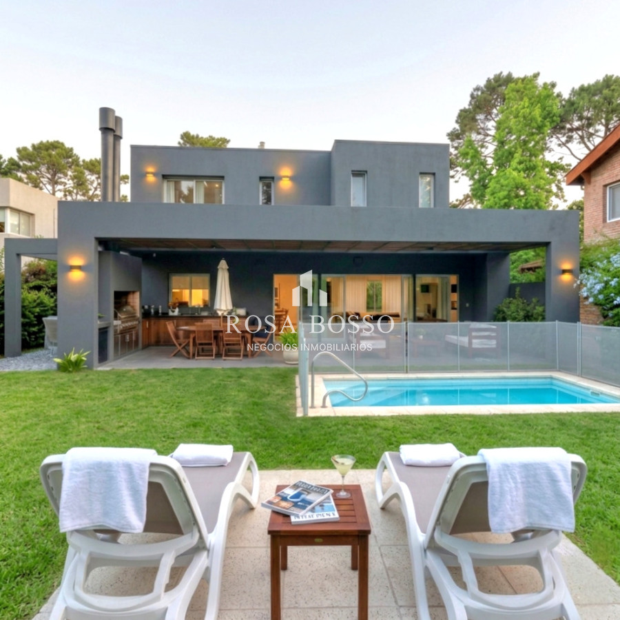 Apartamento ID.9878 - Casa moderna de 3 dormitorios estilo minimalista cercana al mar Playa Mansa Punta del Este
