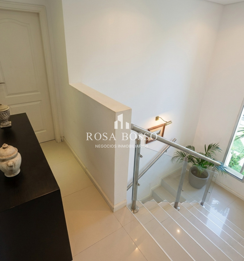 Apartamento ID.9878 - Casa moderna de 3 dormitorios estilo minimalista cercana al mar Playa Mansa Punta del Este