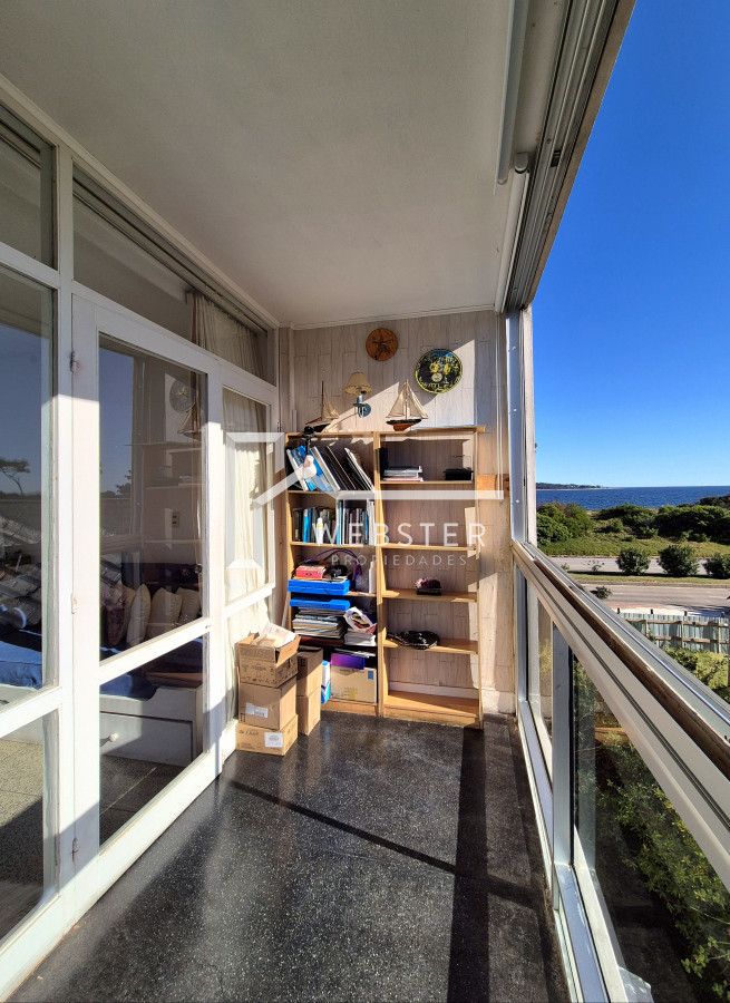 Apartamento ID.2269 - Apartamento 1 dormitorio en venta con vista al Mar edificio primera línea Playa Mansa Punta del Este