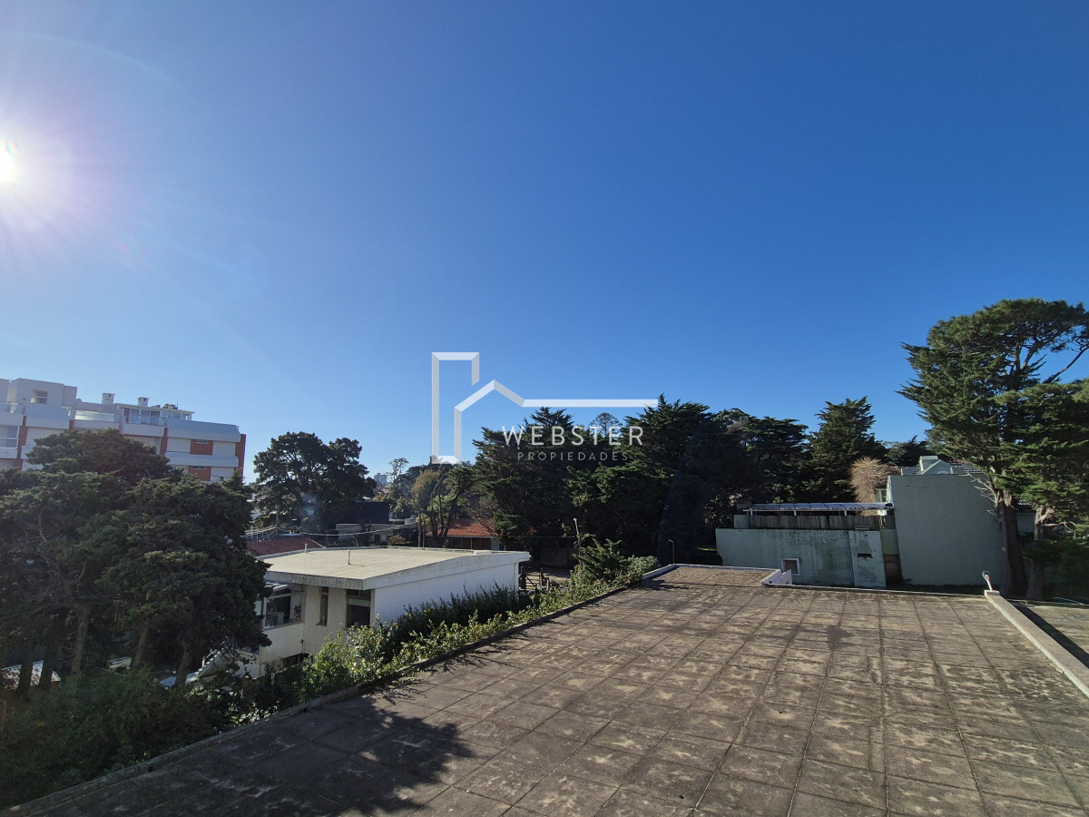 Apartamento ID.2269 - Apartamento 1 dormitorio en venta con vista al Mar edificio primera línea Playa Mansa Punta del Este
