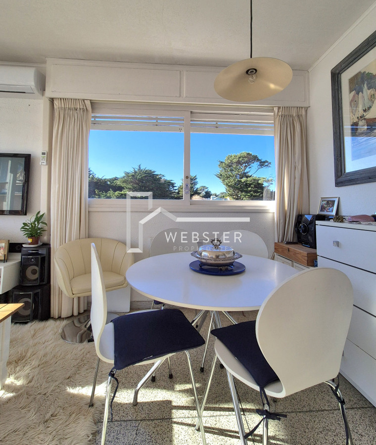 Apartamento ID.2269 - Apartamento 1 dormitorio en venta con vista al Mar edificio primera línea Playa Mansa Punta del Este