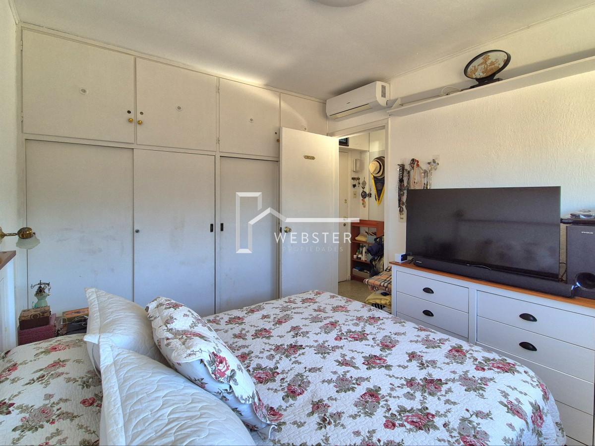 Apartamento ID.2269 - Apartamento 1 dormitorio en venta con vista al Mar edificio primera línea Playa Mansa Punta del Este