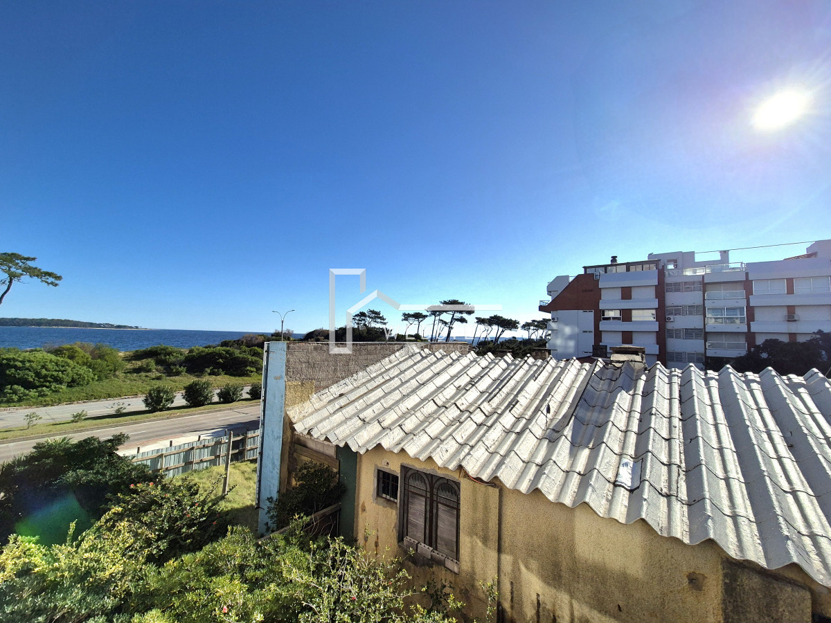 Apartamento ID.2269 - Apartamento 1 dormitorio en venta con vista al Mar edificio primera línea Playa Mansa Punta del Este