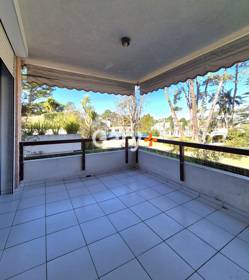 Apartamento ID.28814 - Apartamento reciclado de 3 dormitorios estufa a leña y parrillero propio próximo al mar Playa Mansa