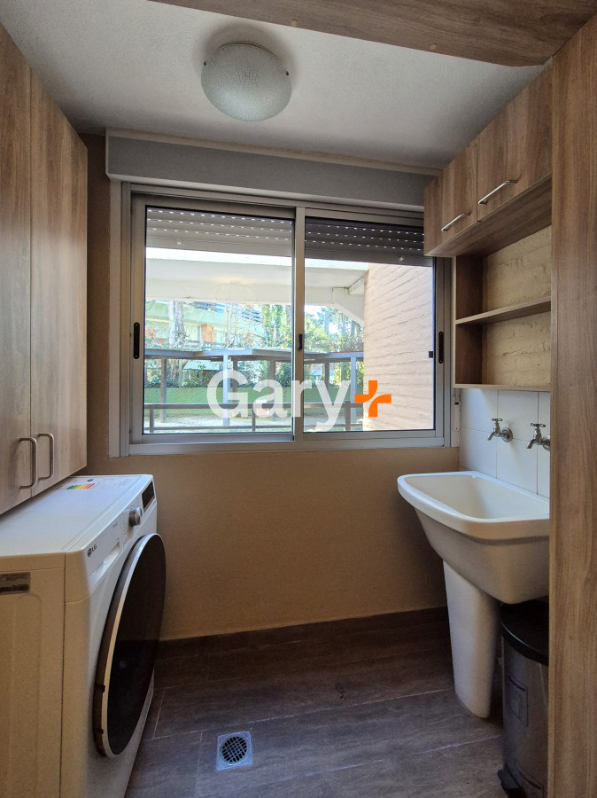 Apartamento ID.28814 - Apartamento reciclado de 3 dormitorios estufa a leña y parrillero propio próximo al mar Playa Mansa