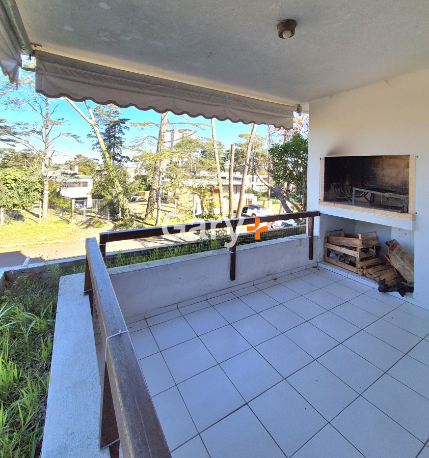 Apartamento ID.28814 - Apartamento reciclado de 3 dormitorios estufa a leña y parrillero propio próximo al mar Playa Mansa