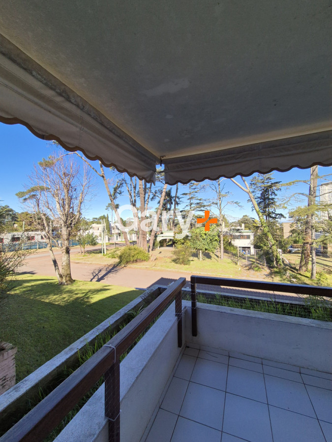 Apartamento ID.28814 - Apartamento reciclado de 3 dormitorios estufa a leña y parrillero propio próximo al mar Playa Mansa