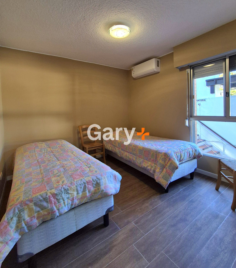 Apartamento ID.28814 - Apartamento reciclado de 3 dormitorios estufa a leña y parrillero propio próximo al mar Playa Mansa