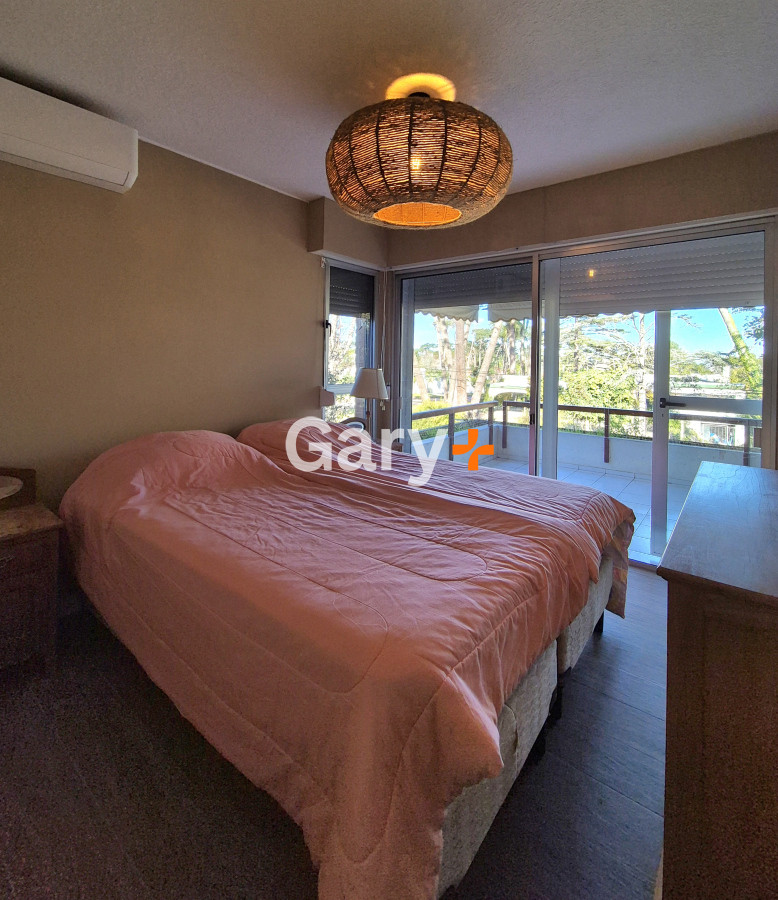 Apartamento ID.28814 - Apartamento reciclado de 3 dormitorios estufa a leña y parrillero propio próximo al mar Playa Mansa