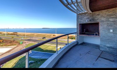 Penthouse en VENTA, 2 DORMITORIOS, frente al mar Playa Mansa, Punta del Este