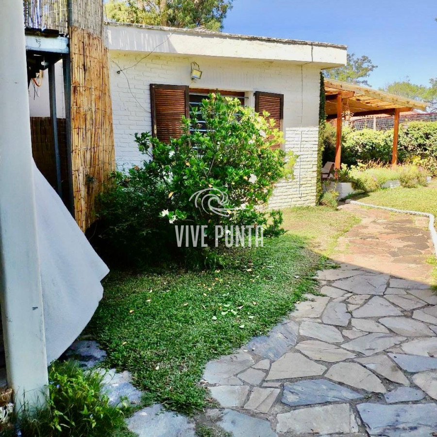Casa ID.386 - Casa de 4 dormitorios y dependencia Pinares