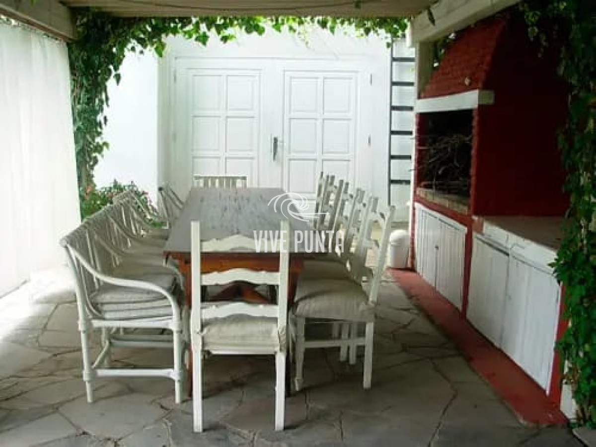 Casa ID.386 - Casa de 4 dormitorios y dependencia Pinares