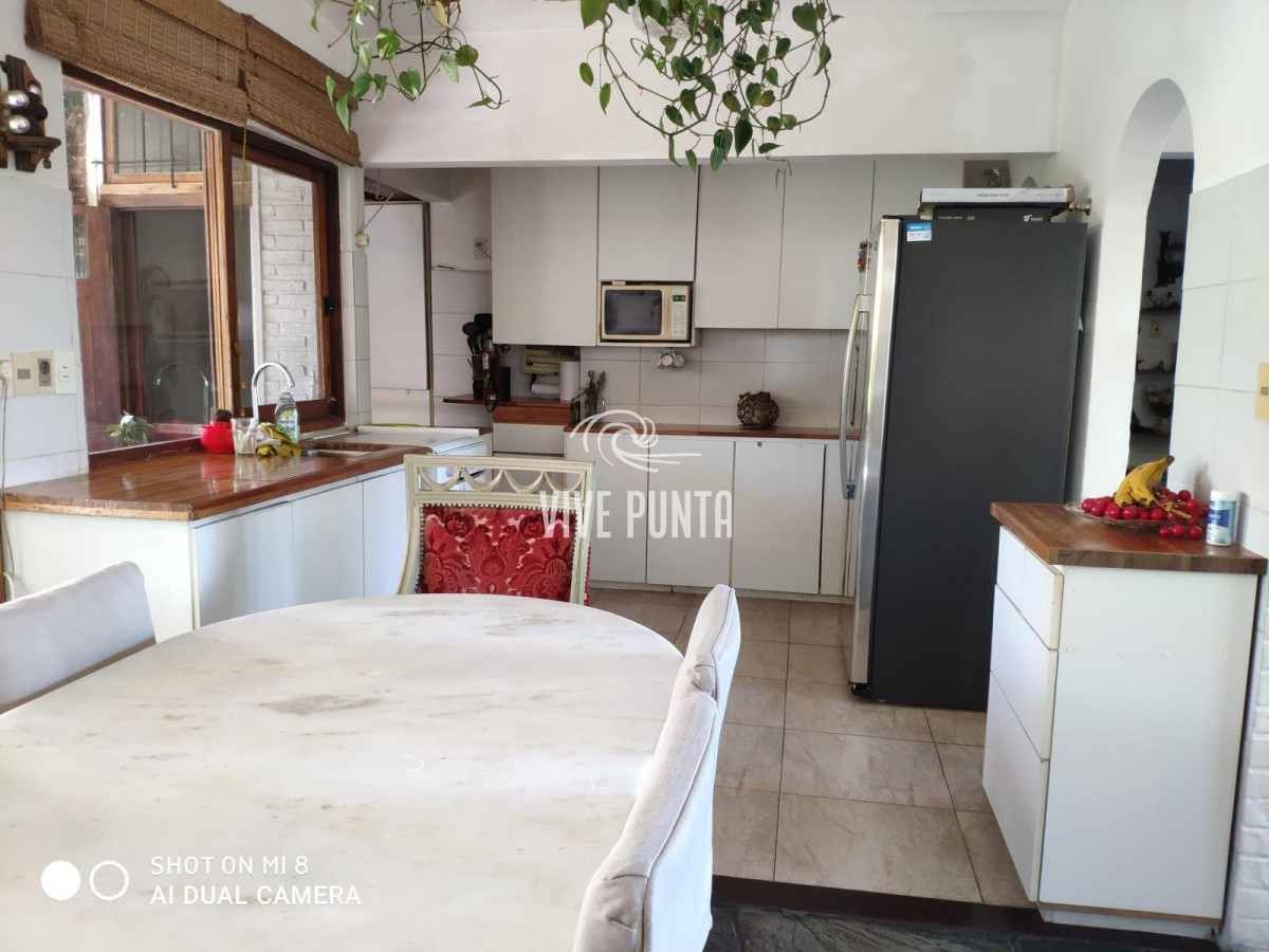 Casa ID.386 - Casa de 4 dormitorios y dependencia Pinares