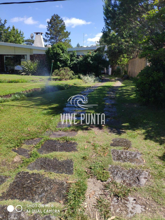 Casa ID.386 - Casa de 4 dormitorios y dependencia Pinares