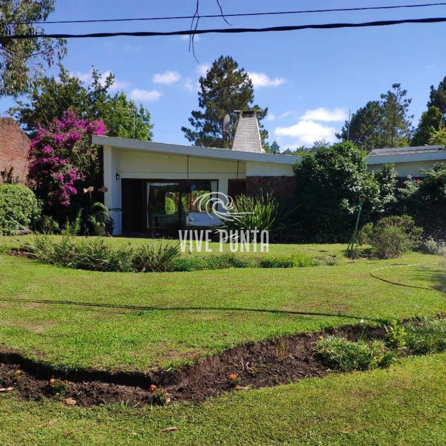 Casa ID.386 - Casa de 4 dormitorios y dependencia Pinares