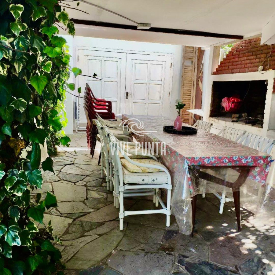 Casa ID.386 - Casa de 4 dormitorios y dependencia Pinares