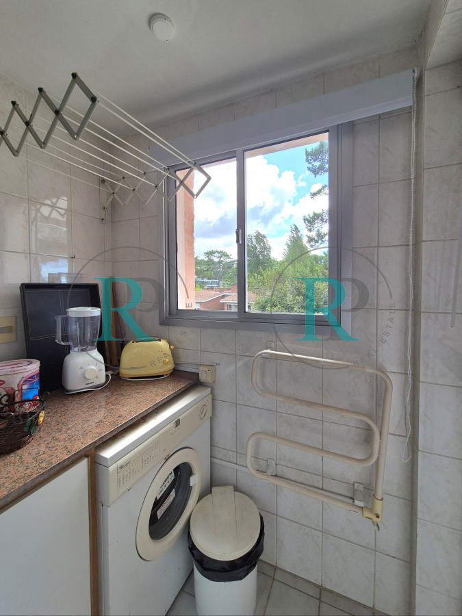 Apartamento ID.2403 - Apartamento 2 Dormitorios 2 baños terraza y garage a metros del mar en Playa Mansa Punta del Este