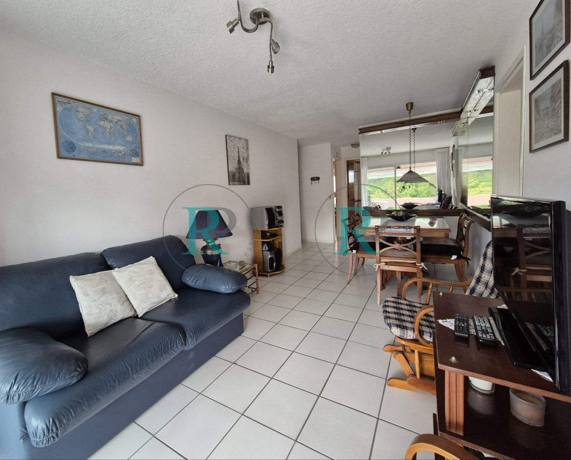 Apartamento ID.2403 - Apartamento 2 Dormitorios 2 baños terraza y garage a metros del mar en Playa Mansa Punta del Este