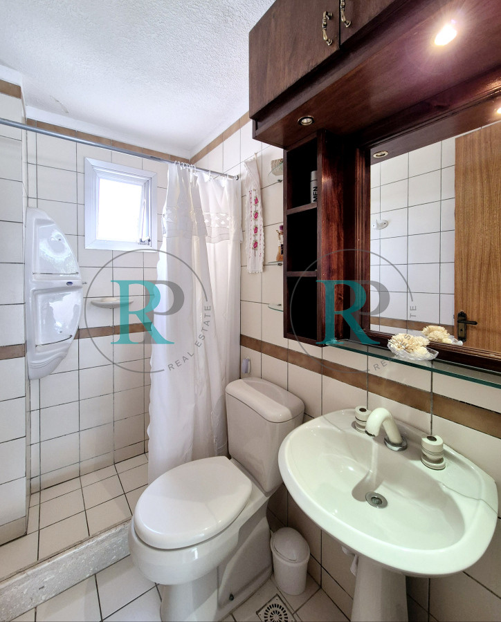 Apartamento ID.2403 - Apartamento 2 Dormitorios 2 baños terraza y garage a metros del mar en Playa Mansa Punta del Este