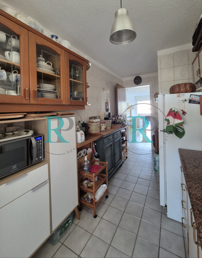 Apartamento ID.2404 - Apartamento 3 dormitorios con barbacoa propia con vista parcial al mar Playa Mansa Punta del Este