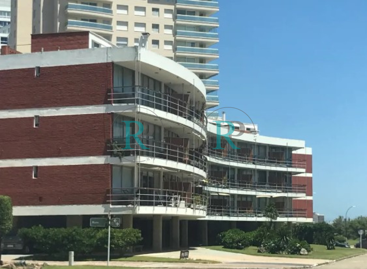 Apartamento ID.2406 - Apartamento de 2 dormitorios con vista a Playa Mansa , Punta del Este