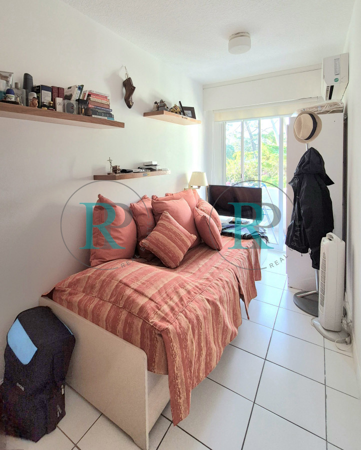 Apartamento ID.2404 - Apartamento 3 dormitorios con barbacoa propia con vista parcial al mar Playa Mansa Punta del Este