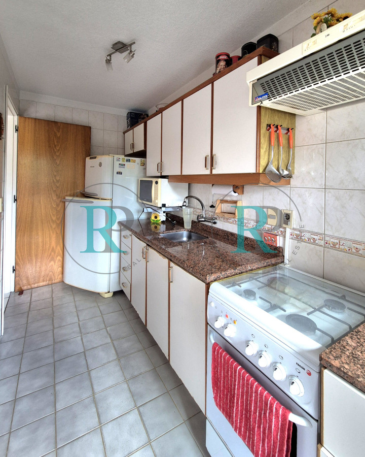 Apartamento ID.2403 - Apartamento 2 Dormitorios 2 baños terraza y garage a metros del mar en Playa Mansa Punta del Este