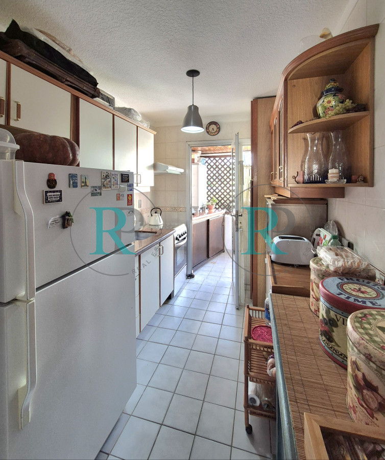 Apartamento ID.2404 - Apartamento 3 dormitorios con barbacoa propia con vista parcial al mar Playa Mansa Punta del Este