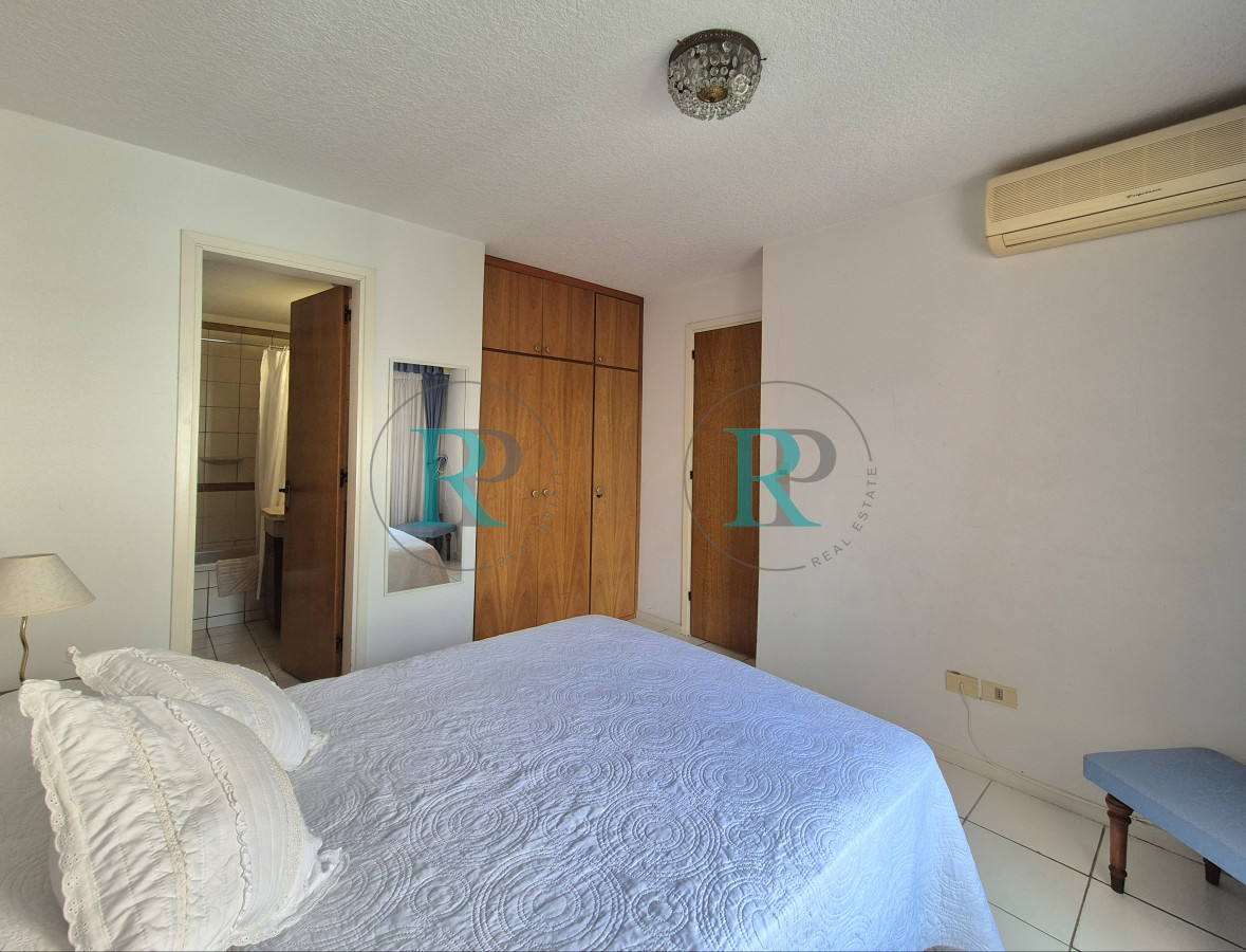 Apartamento ID.2403 - Apartamento 2 Dormitorios 2 baños terraza y garage a metros del mar en Playa Mansa Punta del Este