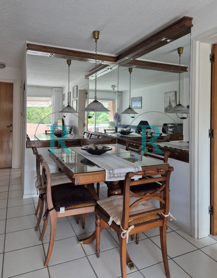 Apartamento ID.2403 - Apartamento 2 Dormitorios 2 baños terraza y garage a metros del mar en Playa Mansa Punta del Este