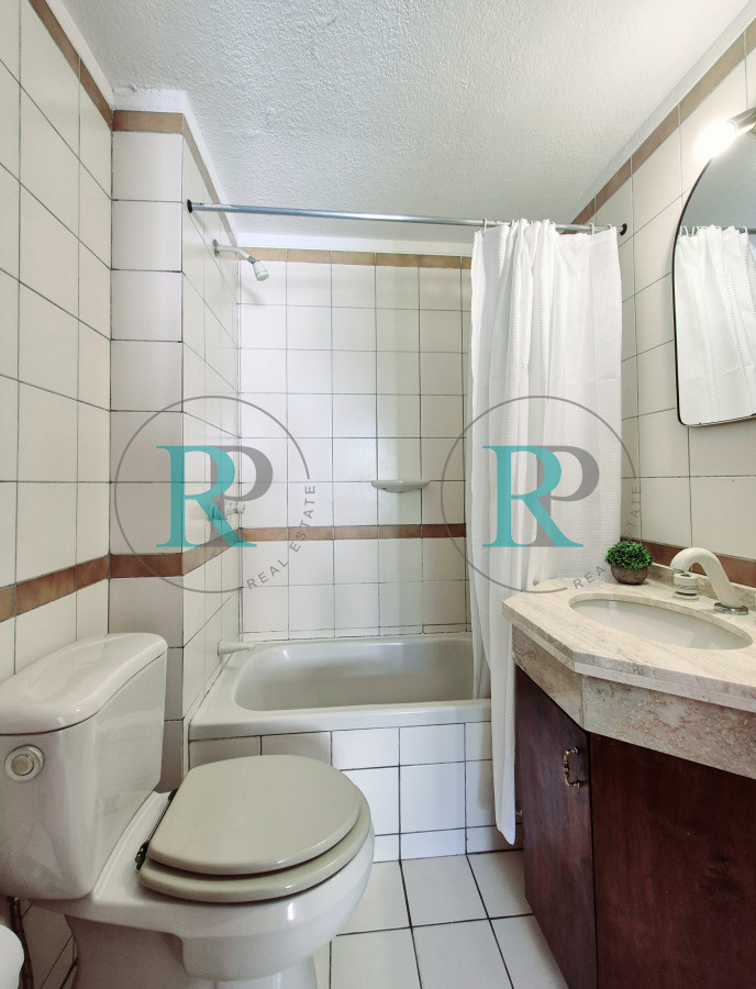 Apartamento ID.2403 - Apartamento 2 Dormitorios 2 baños terraza y garage a metros del mar en Playa Mansa Punta del Este