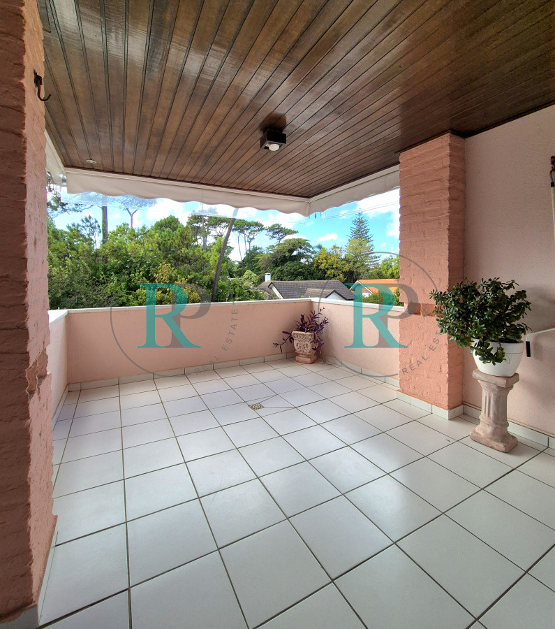 Apartamento ID.2403 - Apartamento 2 Dormitorios 2 baños terraza y garage a metros del mar en Playa Mansa Punta del Este