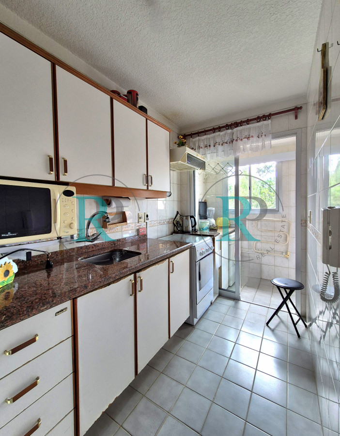 Apartamento ID.2403 - Apartamento 2 Dormitorios 2 baños terraza y garage a metros del mar en Playa Mansa Punta del Este