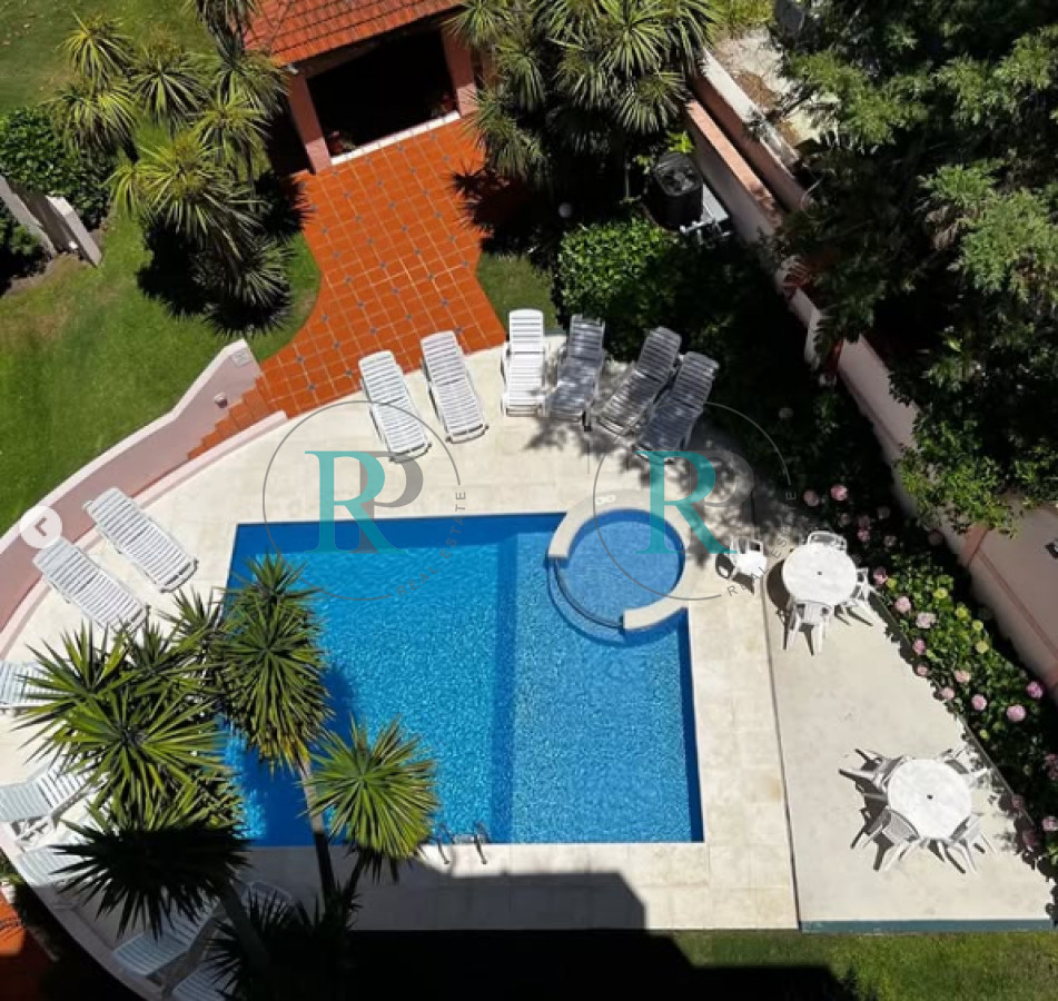 Apartamento ID.2404 - Apartamento 3 dormitorios con barbacoa propia con vista parcial al mar Playa Mansa Punta del Este
