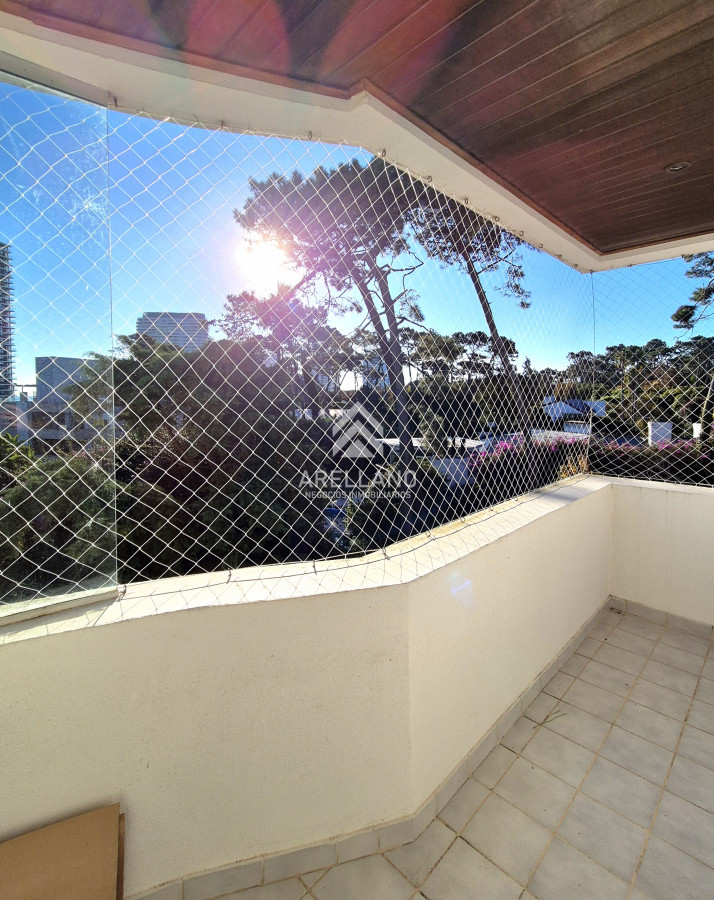 Apartamento ID.4885 - Penthouse 3 dormitorios barbacoa uso exclusivo garage piscina Playa Mansa Punta del Este