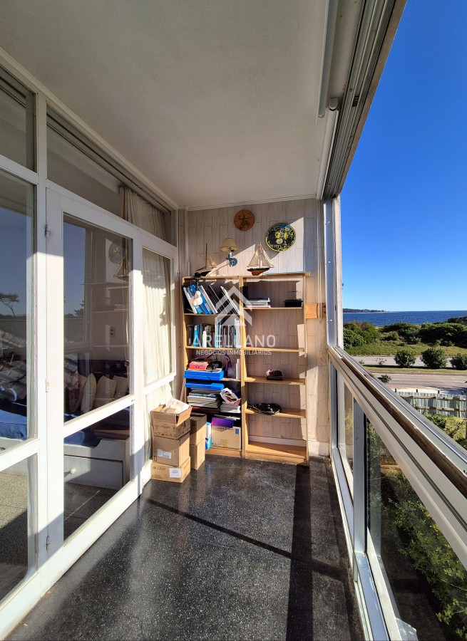 Apartamento ID.4866 - Apartamento 1 dormitorio en venta con vista al Mar edificio primera línea Playa Mansa Punta del Este