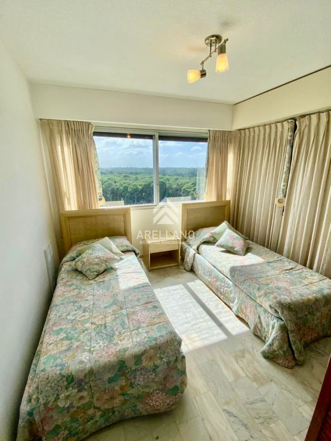 Apartamento ID.4481 - Apartamento 3 dormitorios en Roosevelt con garage Punta del Este 
