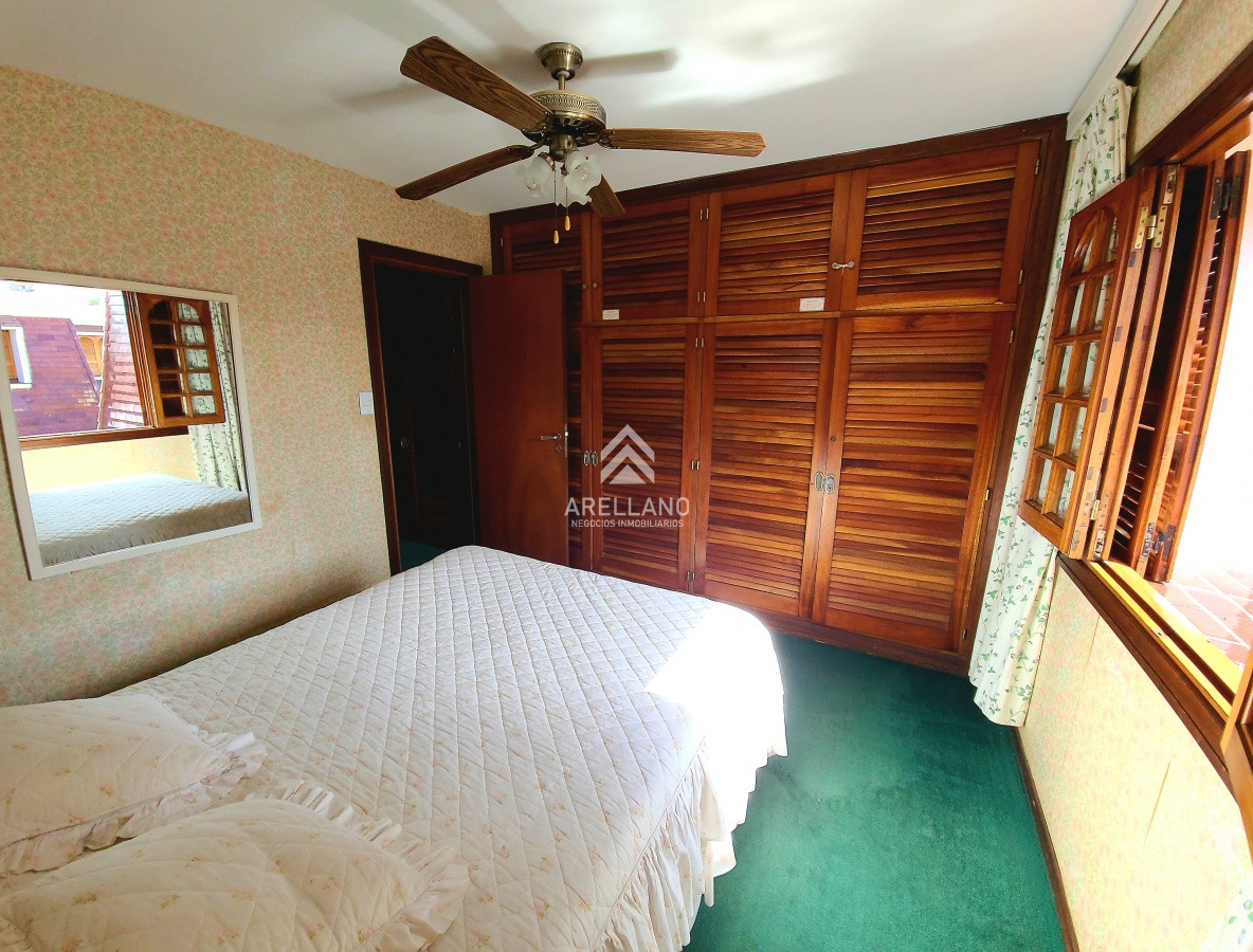 Apartamento ID.4480 - Oportunidad venta casa 2 dormitorios Playa Mansa cochera y parrillero