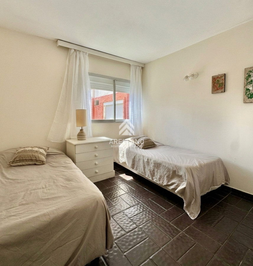 Apartamento ID.6079 - Oportunidad 2 dormitorios con balcón primera línea Playa Mansa 